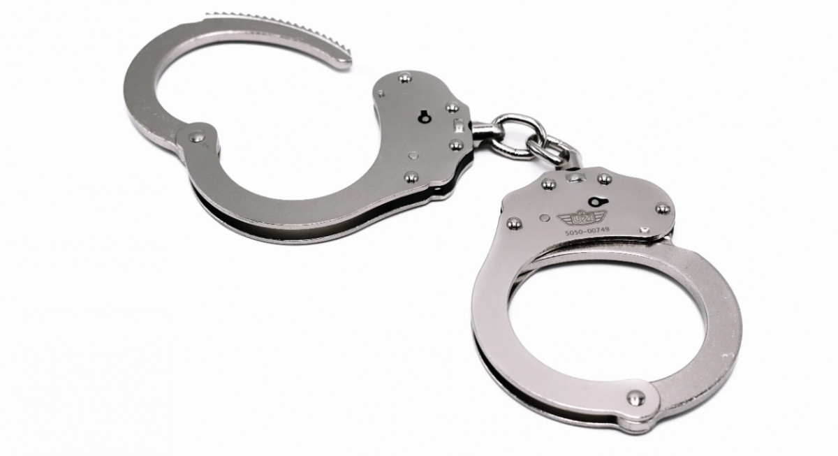 Handcuff.png