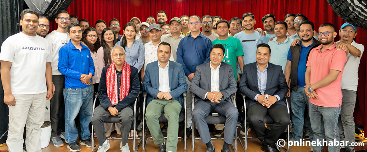 Onlinekhabar-Chief-Editor_Bidhai_Group_Photo1.jpg