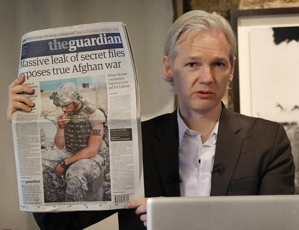 Julian-Assange-military-documents-WikiLeaks-Australian-press-July-26-2010.jpg